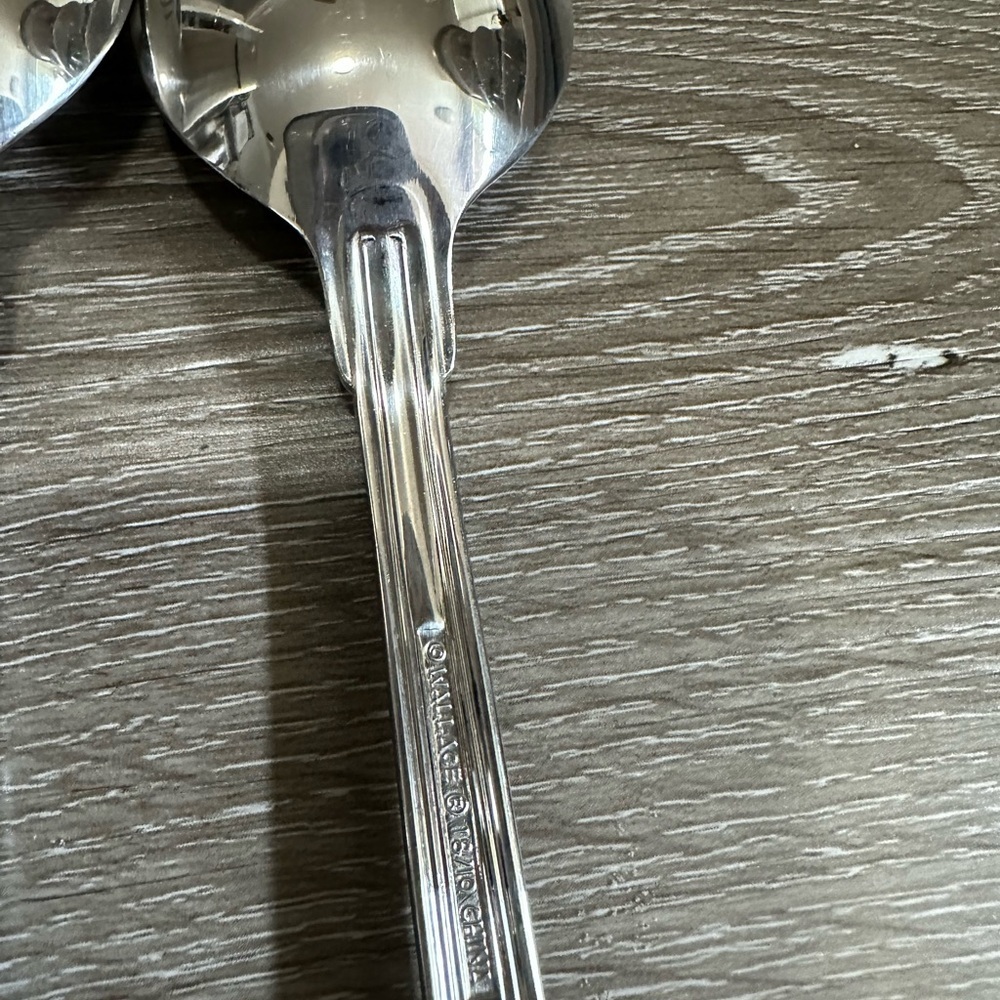 Wallace 18/10 Stainless Silver Flatware Set - Classic Pattern - Picture 7 of 9